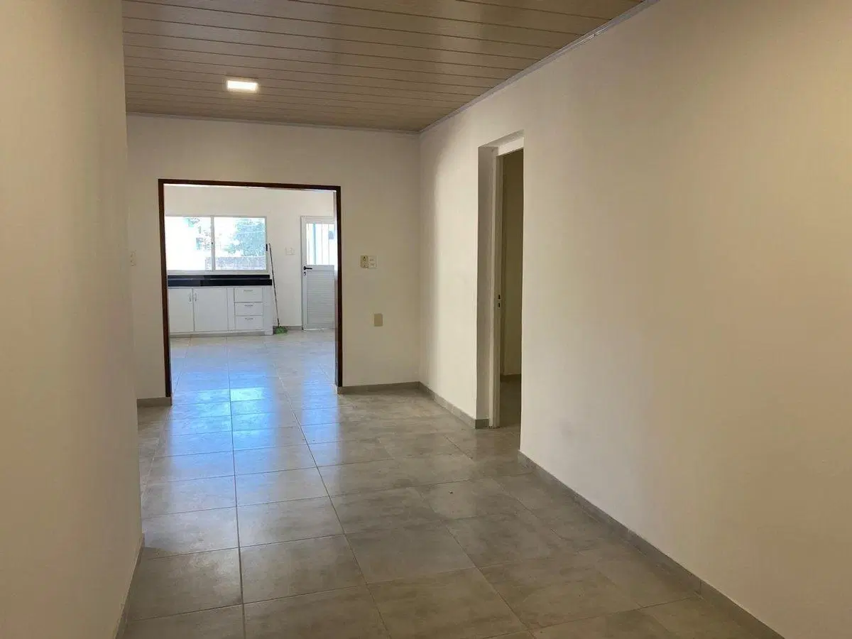 Alquiler casa tres dormitorios y cochera en Pando 3