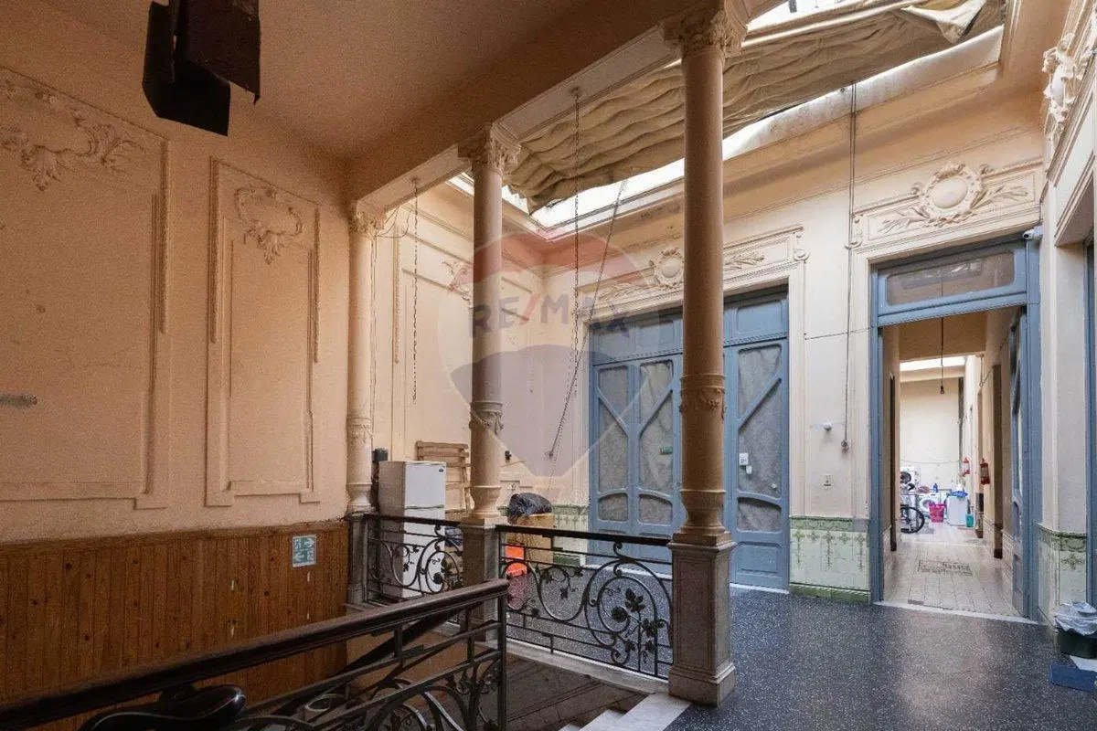 VENTA CENTRO EDIF CON LOCALES CON RENTA 10% ANUAL 5