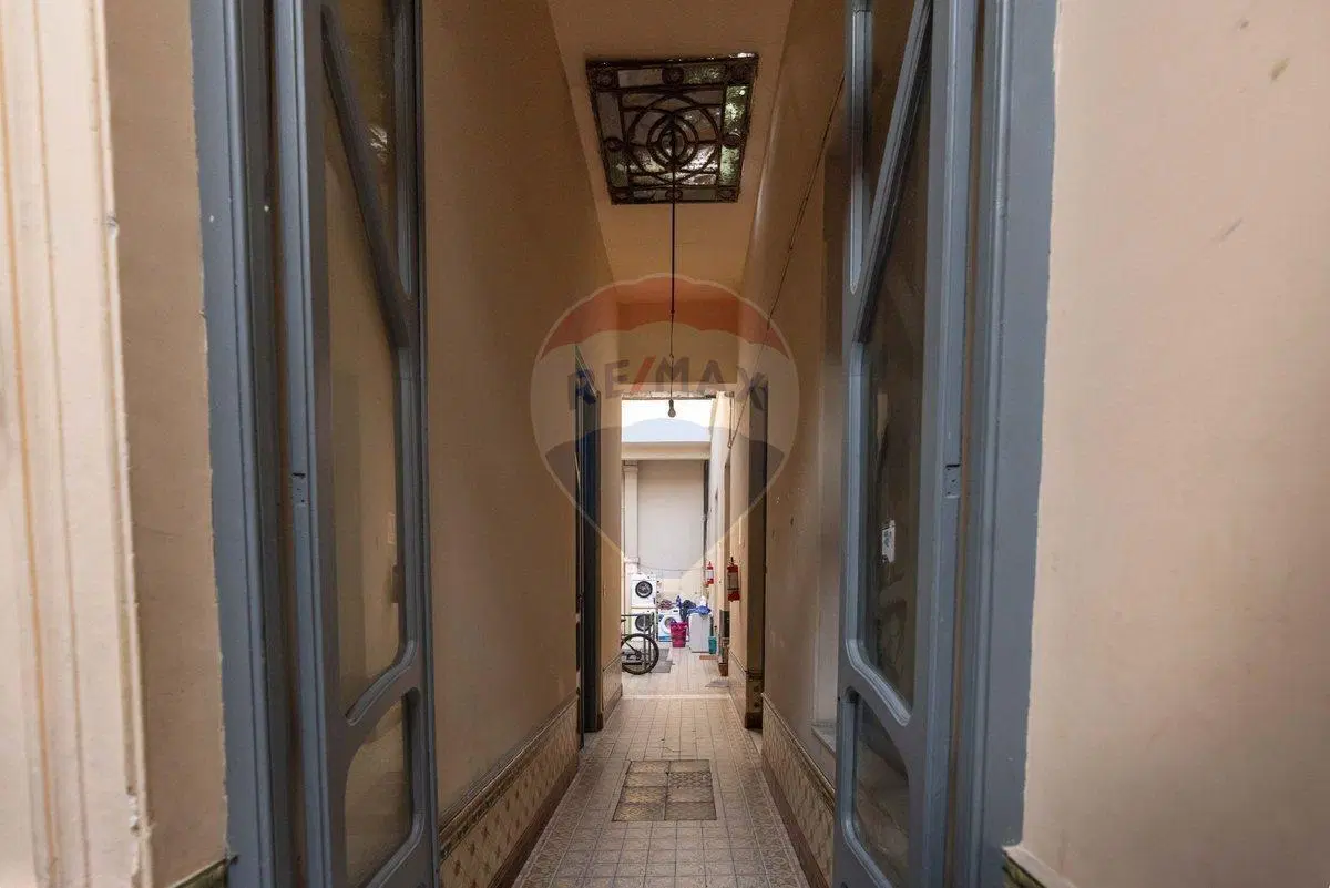 VENTA CENTRO EDIF CON LOCALES CON RENTA 10% ANUAL 8