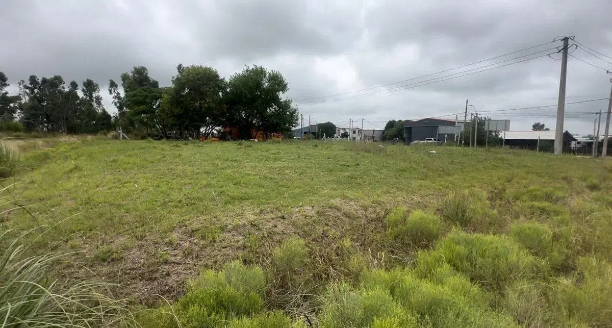 Venta de terreno en zona residencial de Pando 3