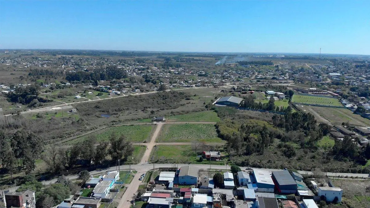 Venta de terreno en zona residencial de Pando 2