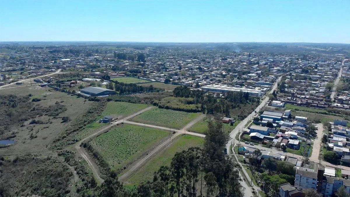 Venta de terreno en zona residencial de Pando 4