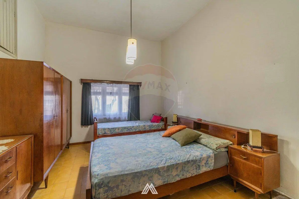 Venta de casa con 2 dormitorios y fondo en Pando 1