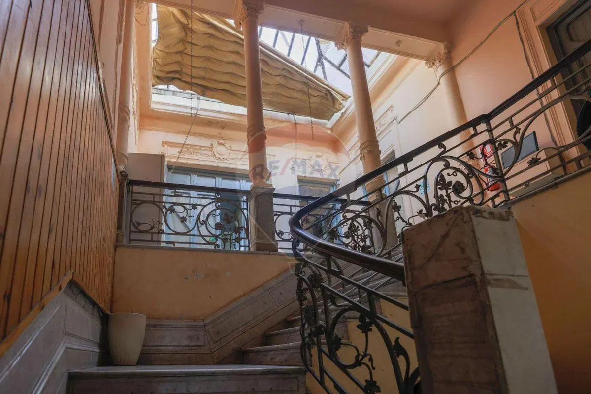 VENTA CENTRO TERRENO CON EDIFICACIONES 2