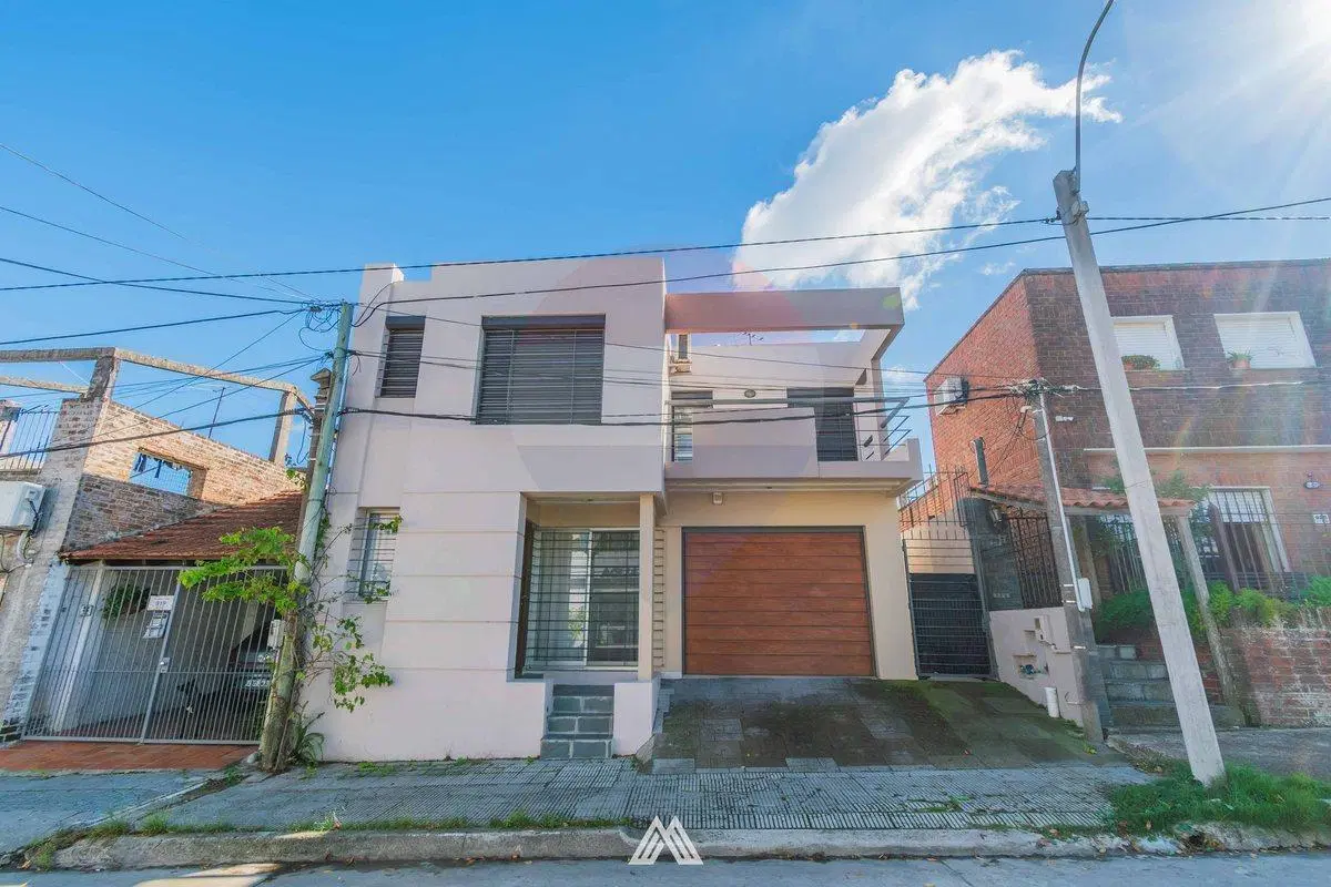 Venta de casa con 3 dormitorios en centro de Pando 3