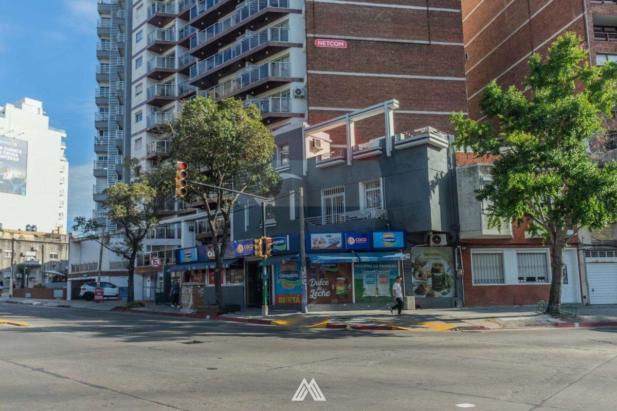 VENTA LOCAL COMERCIAL EN PUNTA CARRETAS CON RENTA