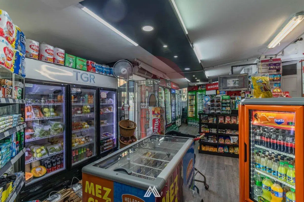 VENTA LOCAL COMERCIAL EN PUNTA CARRETAS CON RENTA 5