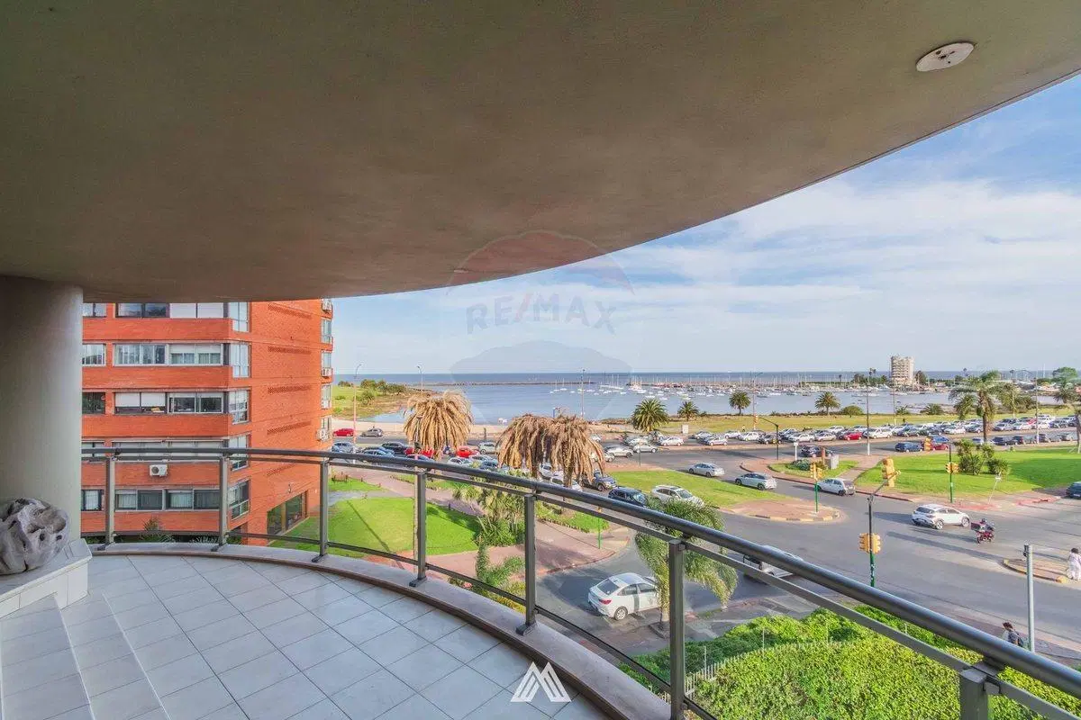 VENTA HERMOSO APTO TORRE CAELUS PISO 2. 2