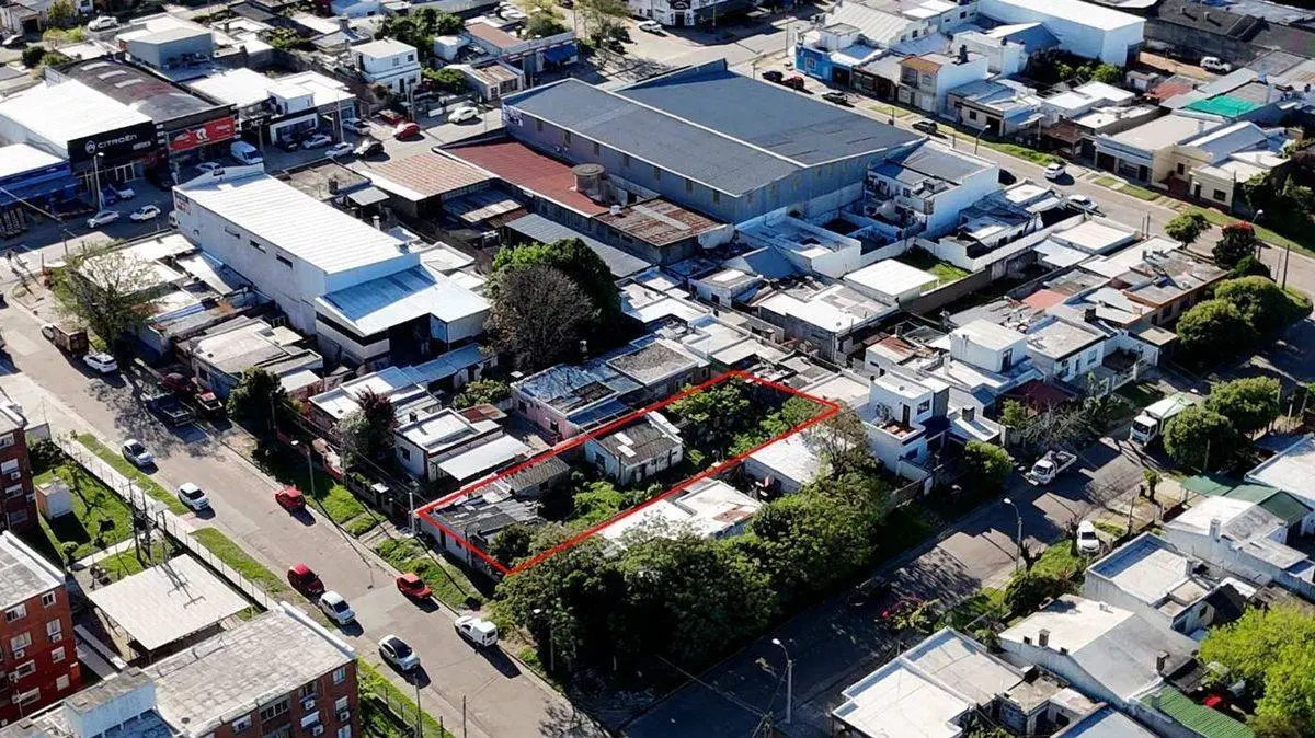 VENTA TERRENO CON CONSTRUCCIONES LAS PIEDRAS 3