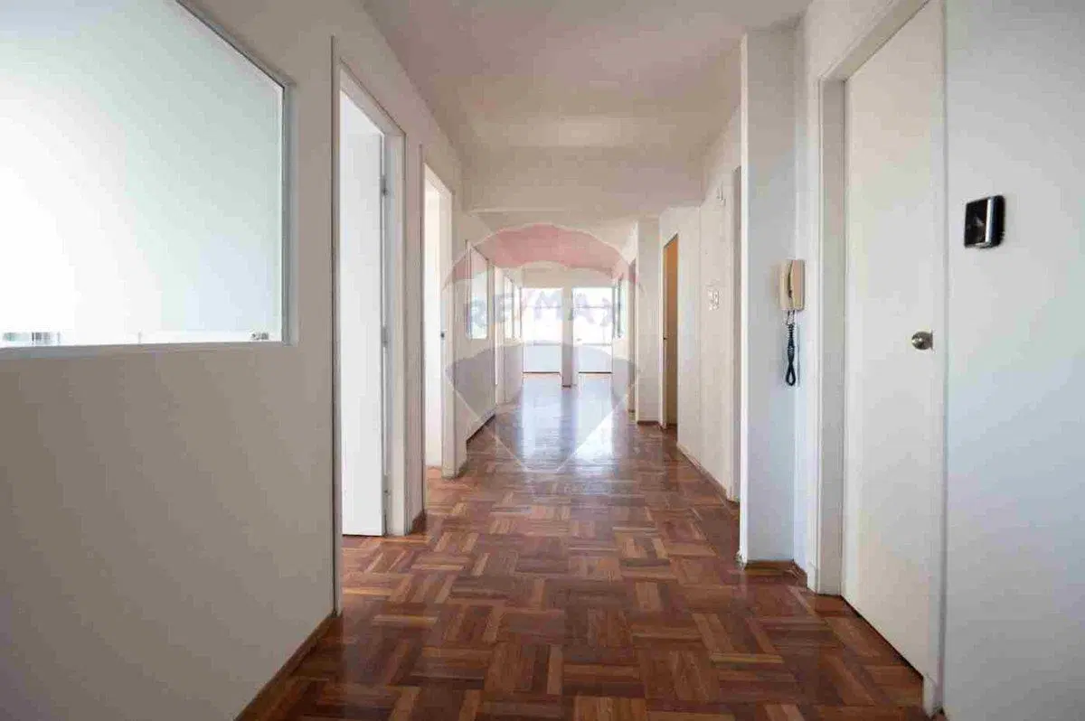 VENTA AMPLIA OFICINA EN CORDON CON BUENA RENTA 4