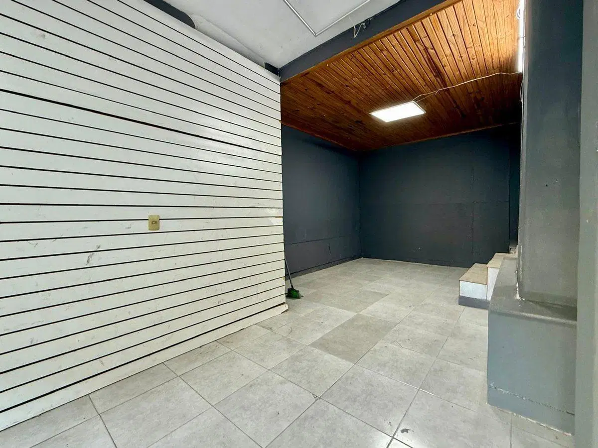 Venta local comercial Goes con renta 4