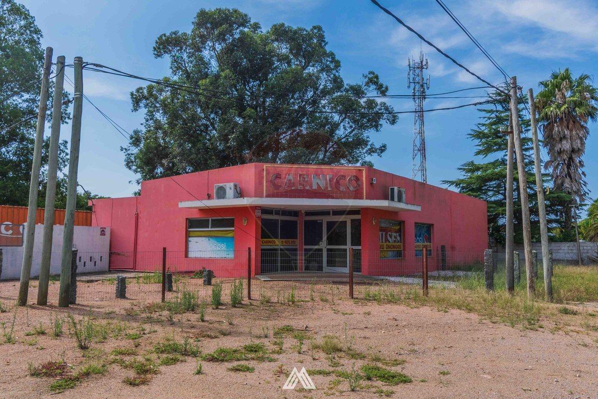 Venta de Local Comercial en esquina La Foresta