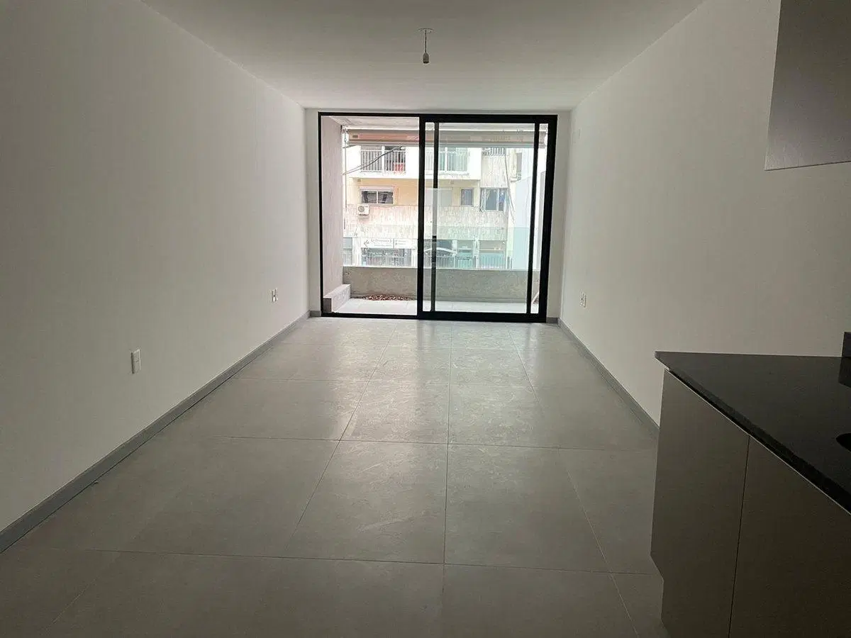 Venta Pocitos 1 dorm.c/patio, parrillero y GGE 1