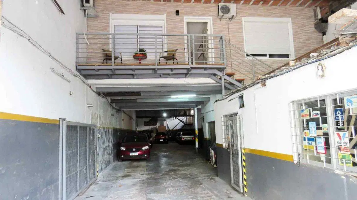 Alquiler depósito en La Blanqueada sobre avenida 2