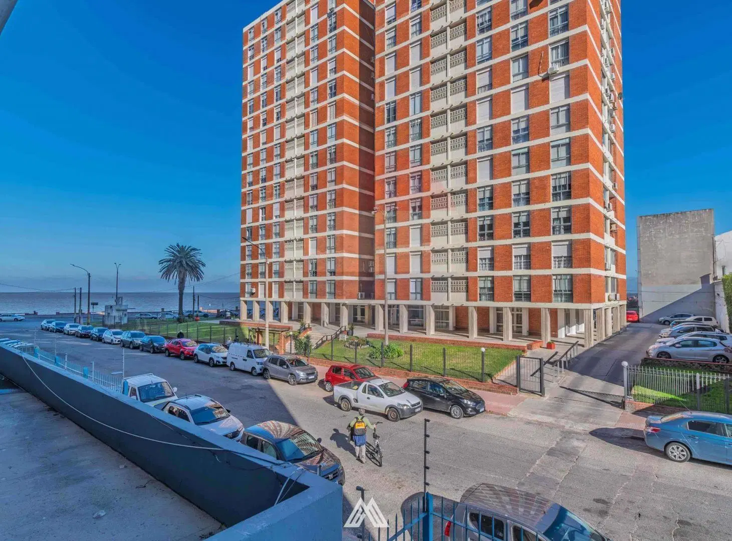 Venta, apartamento de 3 dormitorios en Barrio Sur 5