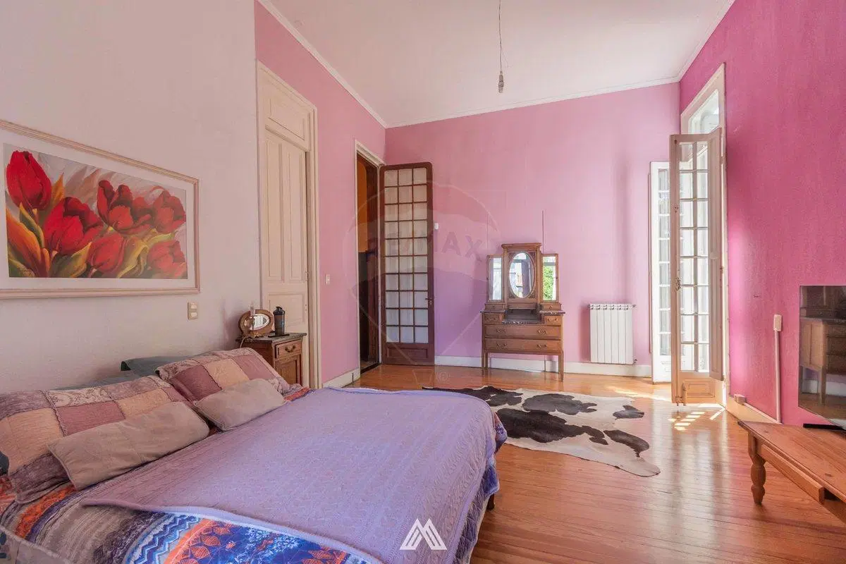 VENTA CASA DE ESTILO, SOBRE AV BUSCHENTAL, PRADO 4