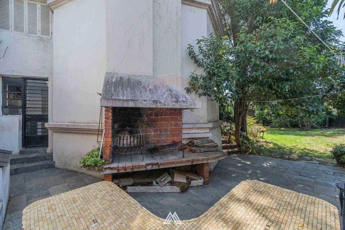 VENTA CASA DE ESTILO, SOBRE AV BUSCHENTAL, PRADO 3