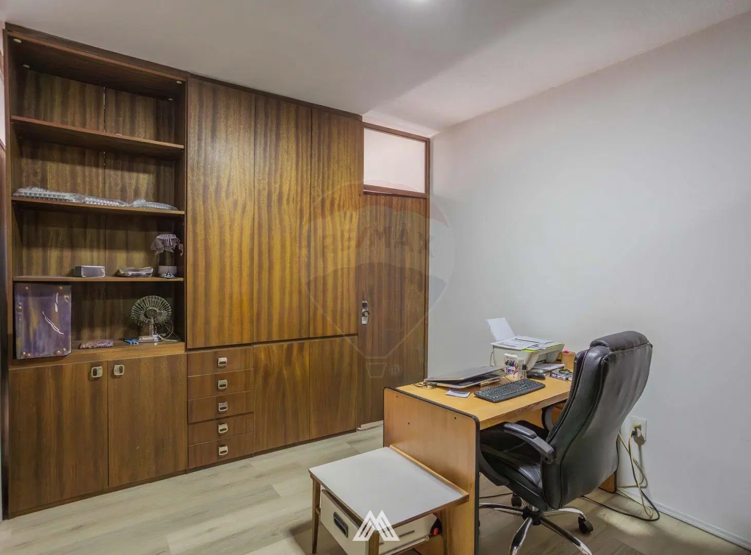 VENTA OFICINA CON RENTA Y GARAJE CIUDAD VIEJA 4