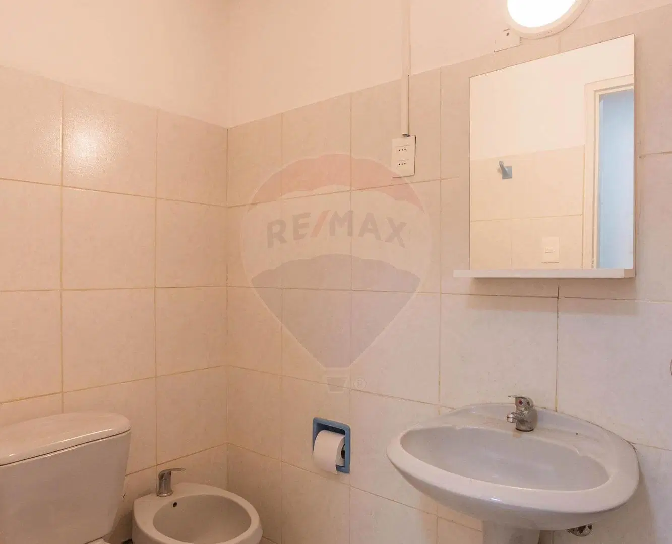 VENTA OFICINA CON RENTA Y GARAJE CIUDAD VIEJA 3