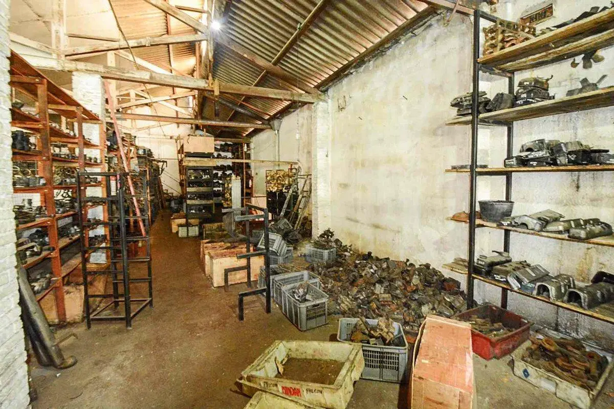 Venta depósito y local comercial en Cordón 5