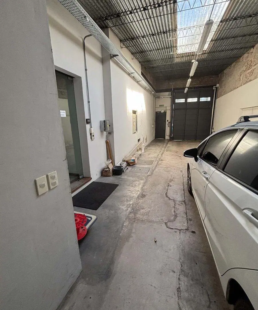 Venta depósito oficinas y local comercial Pocitos 5