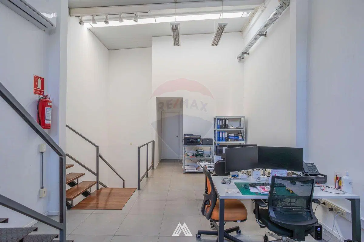 Venta depósito oficinas y local comercial Pocitos 4