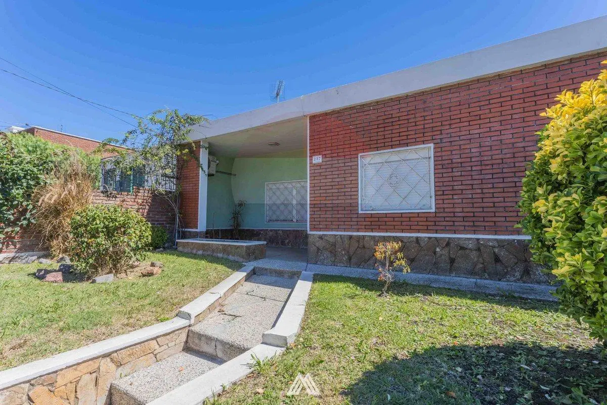 VENTA CASA BELVEDERE 3 DORMITORIOS 1 BAÑO PARRILLA 4