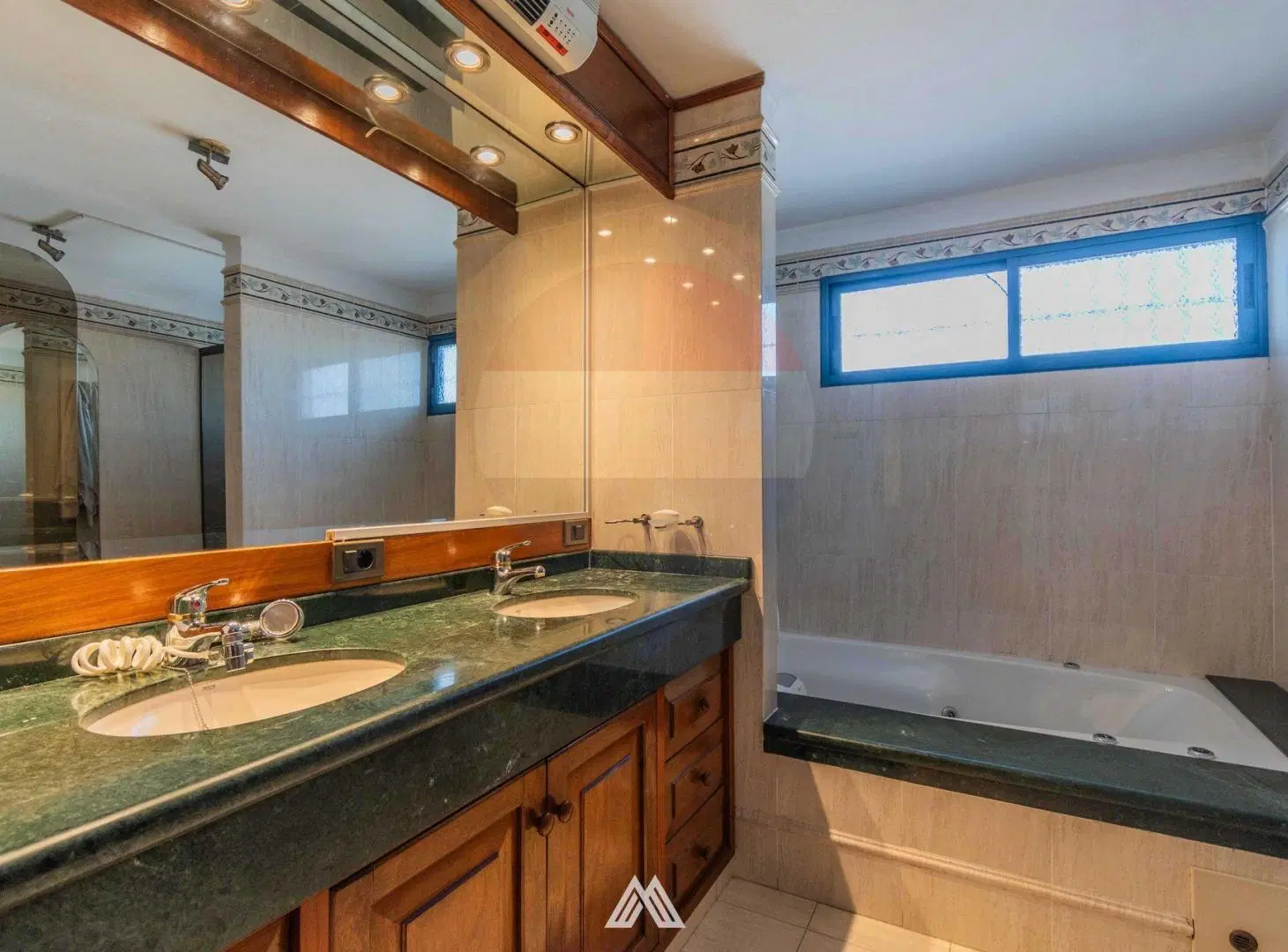 Venta de gran residencia de 4 dormitorios en Pando 4