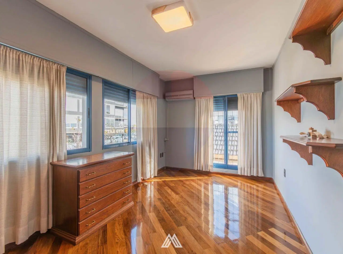 Venta de gran residencia de 4 dormitorios en Pando 3