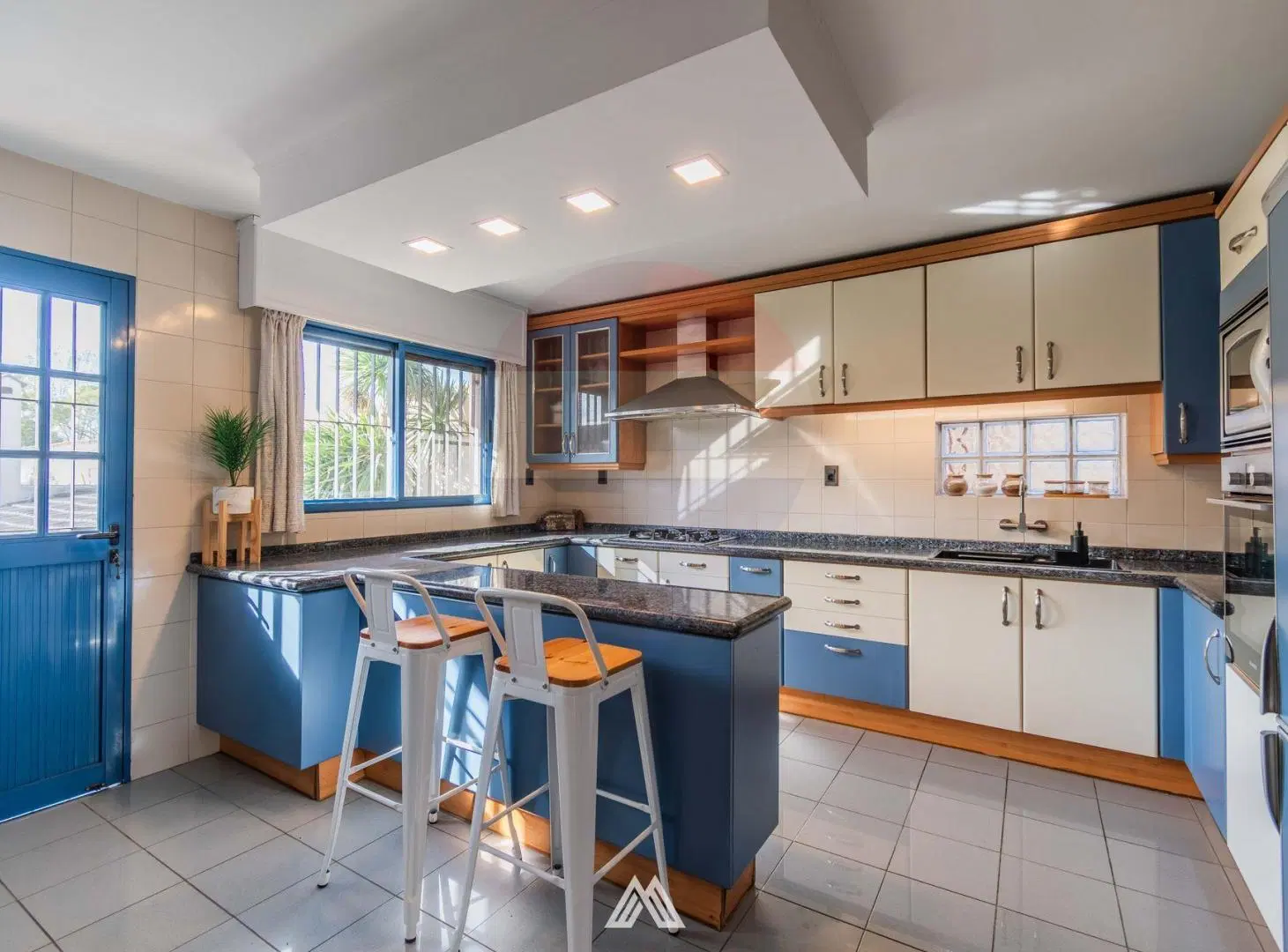 Venta de gran residencia de 4 dormitorios en Pando 2