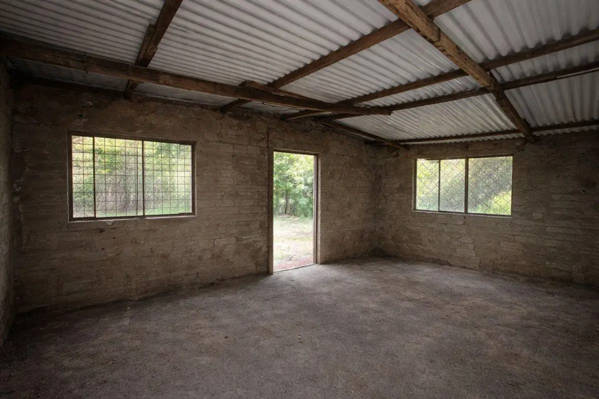 Venta de terreno con mejoras Pinar 3