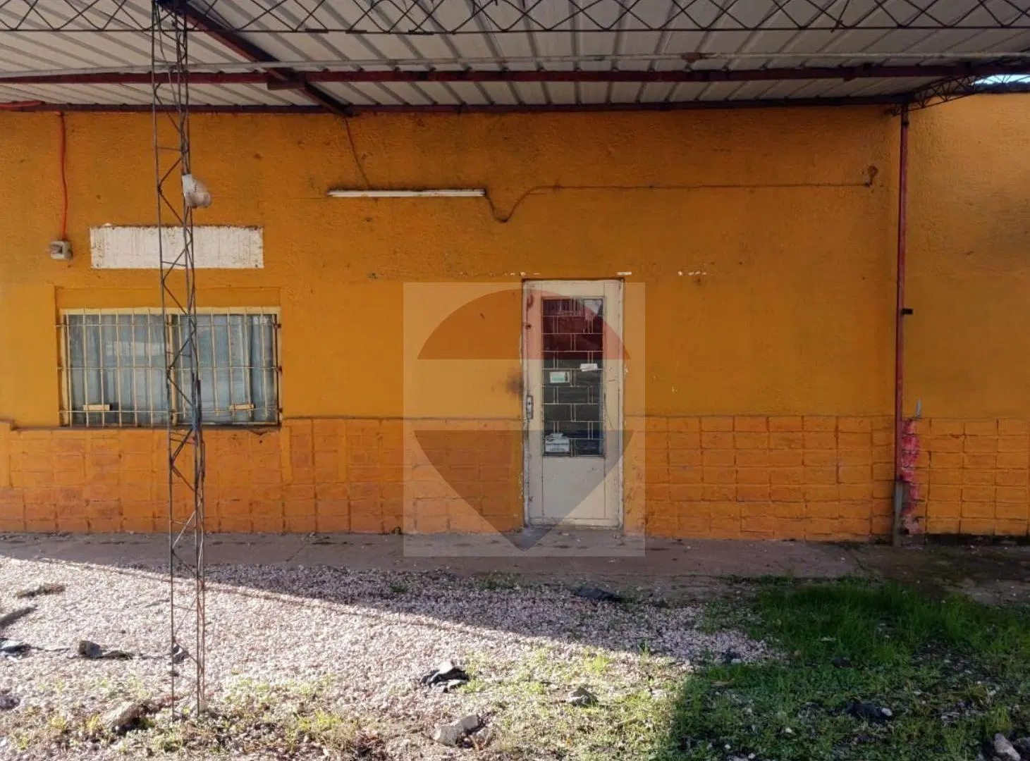 VENTA DE LOCAL COMERCIAL EN PANDO 3