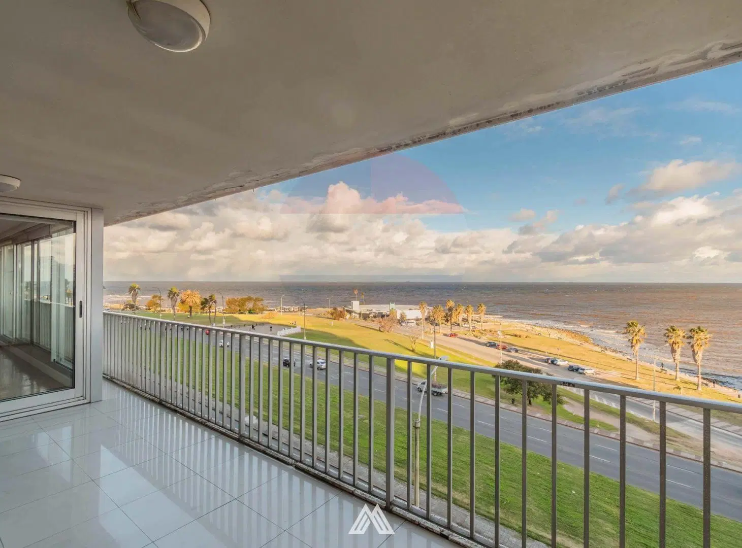 VENTA APARTAMENTO RAMBLA POCITOS 3/4 DORM 2GARAJES 1