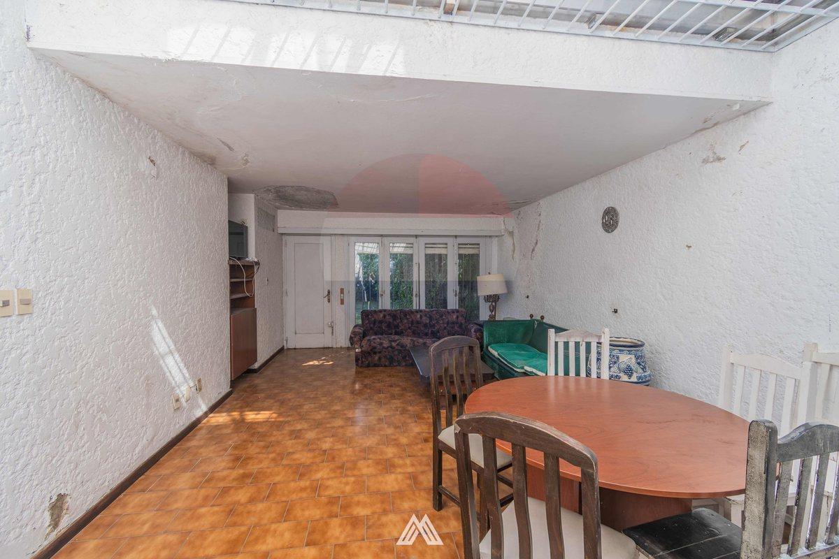 Foto de Alquiler casa Pta.Carretas 5 dorm.4 b esc. garage, imagen 3