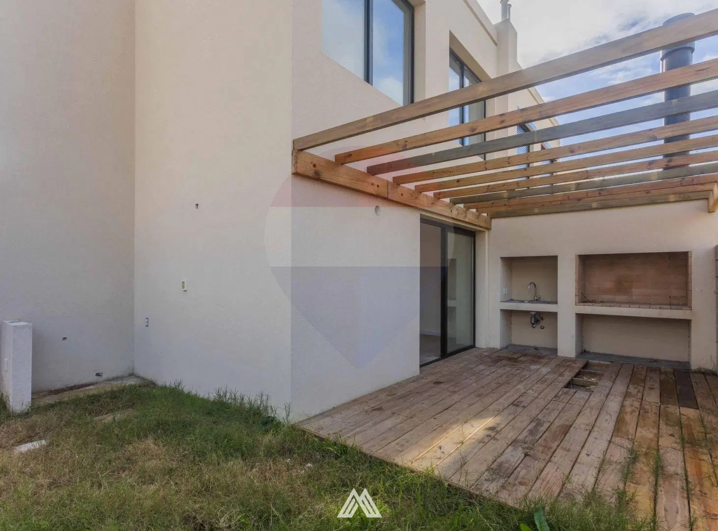 Venta casa tres dormitorios garaje y patio Solymar 2