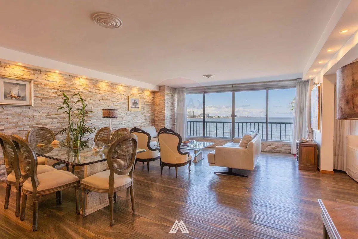 VENTA PISO 3 DORM Y SERVICIO FRENTE AL MAR POCITOS 4