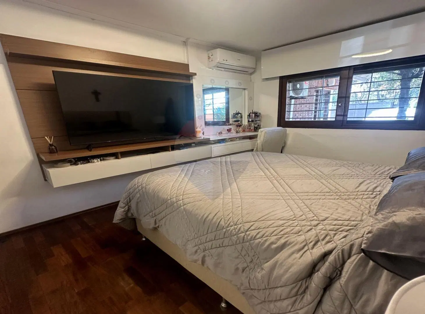 VENTA Casa de 3 dormitorios garaje y apto en Colón 4