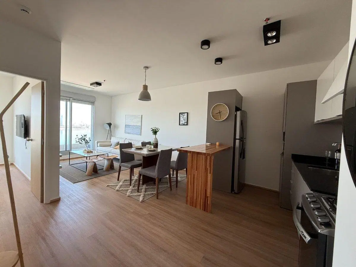 Venta un dormitorio y garaje Rambla de Montevideo 3