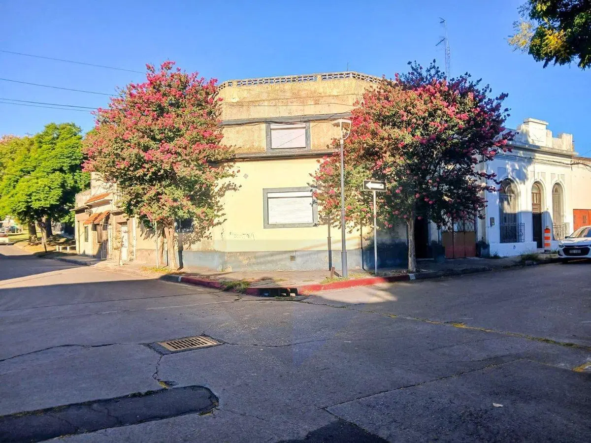 Venta casa esquina de 4 dormitorios en el Prado 1