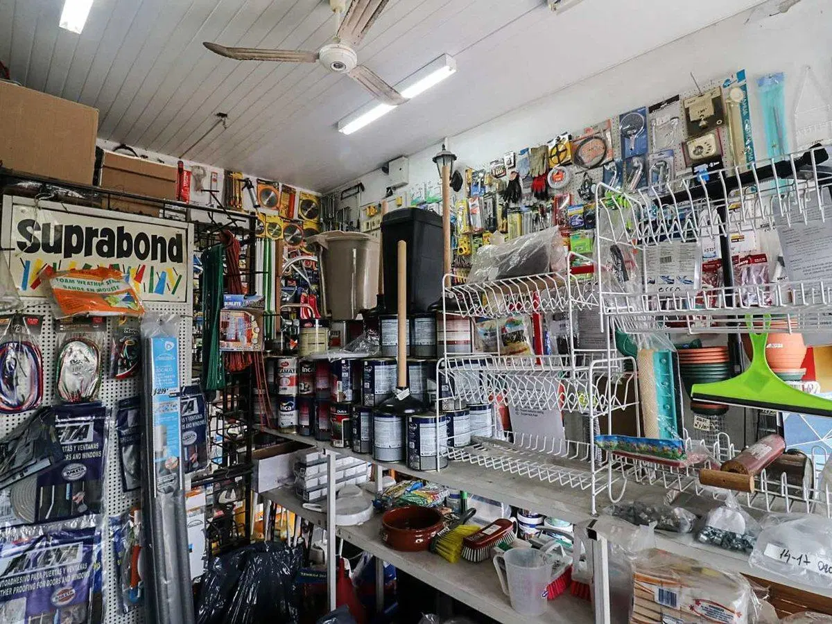 Venta Llave y local de Ferretería en Sayago 2