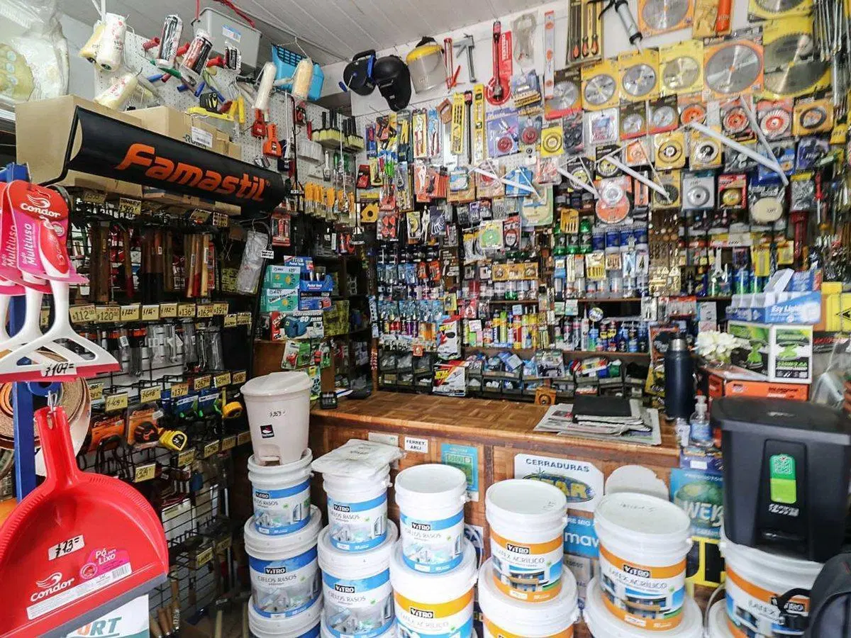 Venta Llave y local de Ferretería en Sayago 4