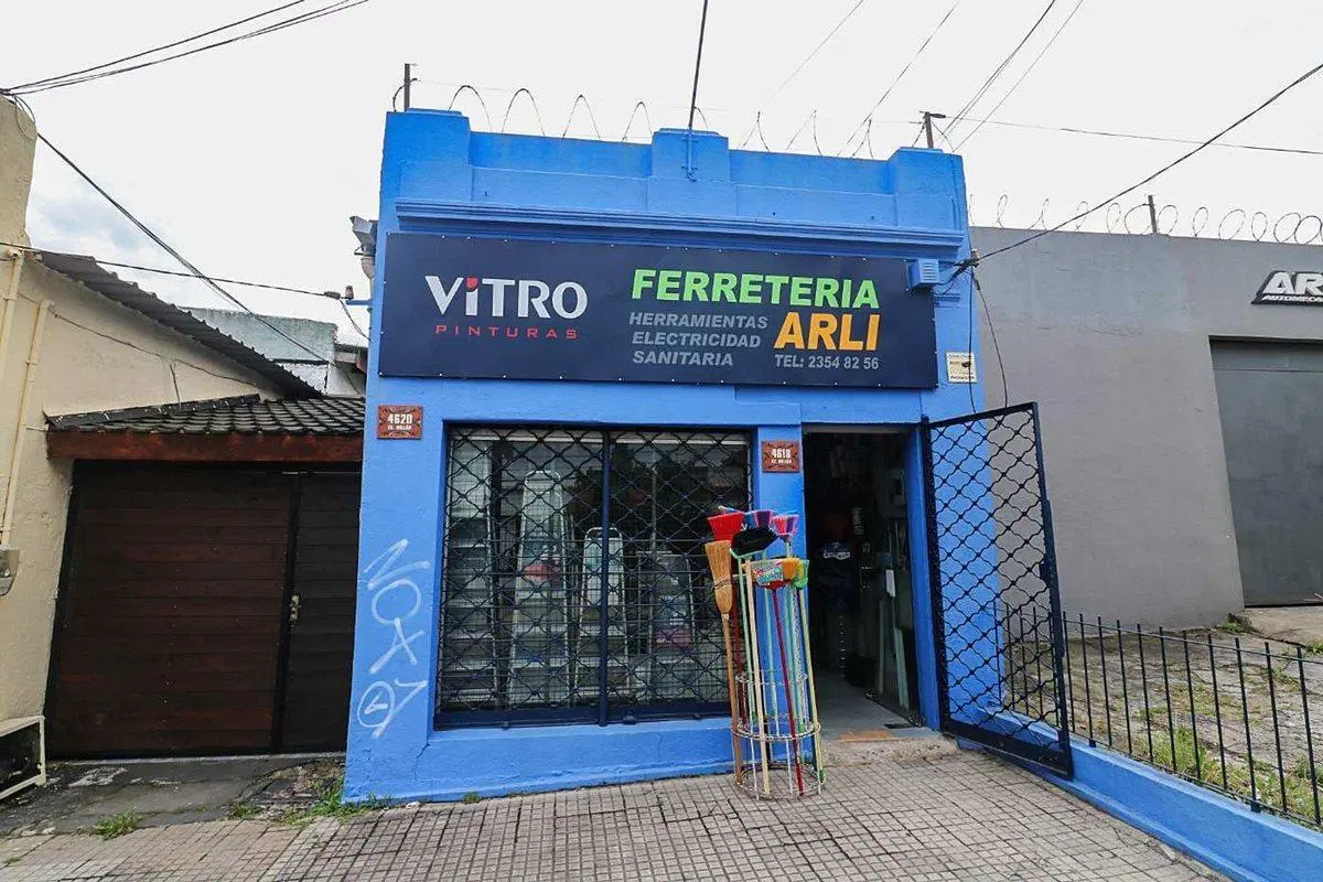 Venta Llave y local de Ferretería en Sayago 3