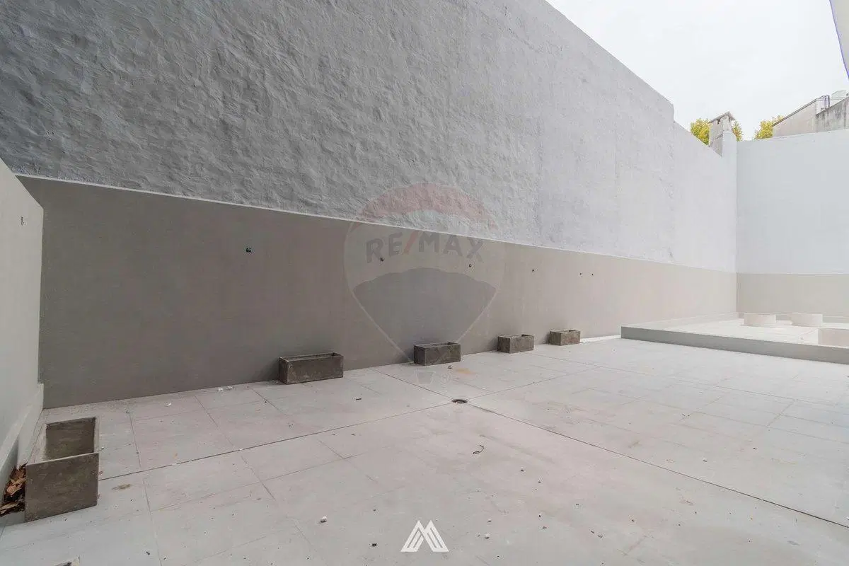 VENTA APTO 1 DORM CON PATIO ESTRENA JUN 26 CORDON 2