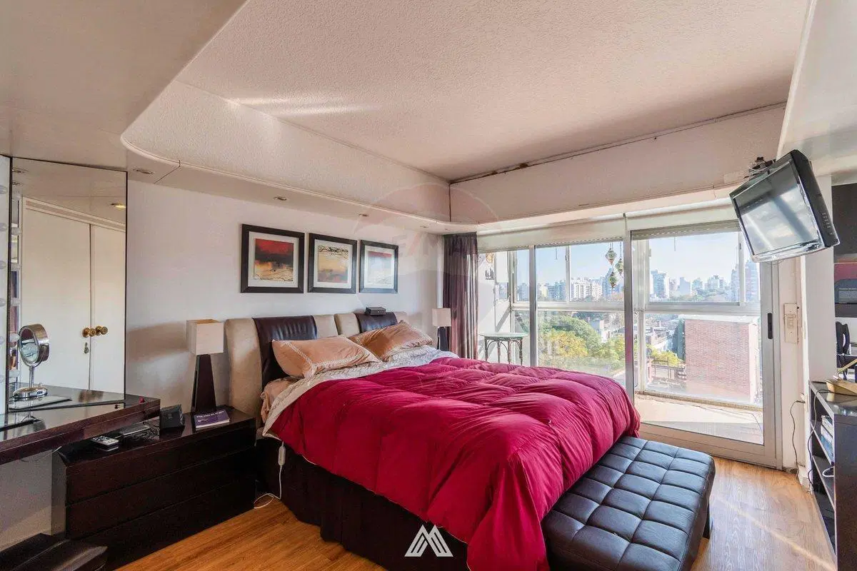 VENDE APARTAMENTO 4D + SERVICIO + 2GJE POCITOS 8