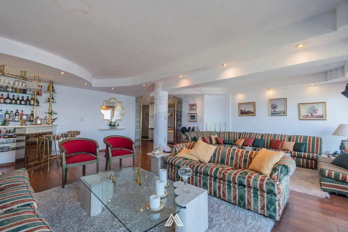 VENDE APARTAMENTO 4D + SERVICIO + 2GJE POCITOS 4