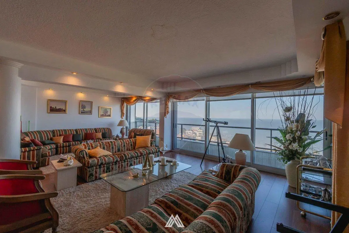 VENDE APARTAMENTO 4D + SERVICIO + 2GJE POCITOS 1
