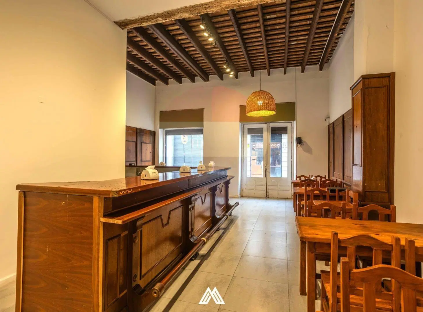 VENTA LOCAL COMERCIAL EN  MERCADO DEL PUERTO 4