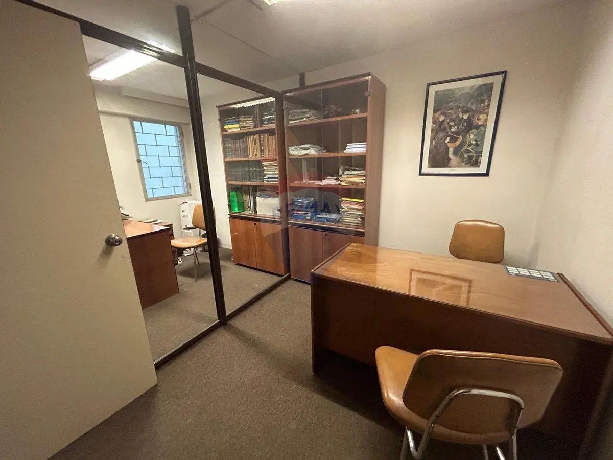 VENTA Oficina 5 ambientes Centro 3