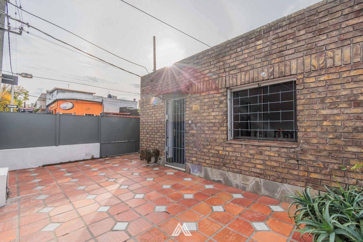 Foto de VENTA CASA 3 DORMITORIOS Y COCHERA EN BUCEO, imagen 4