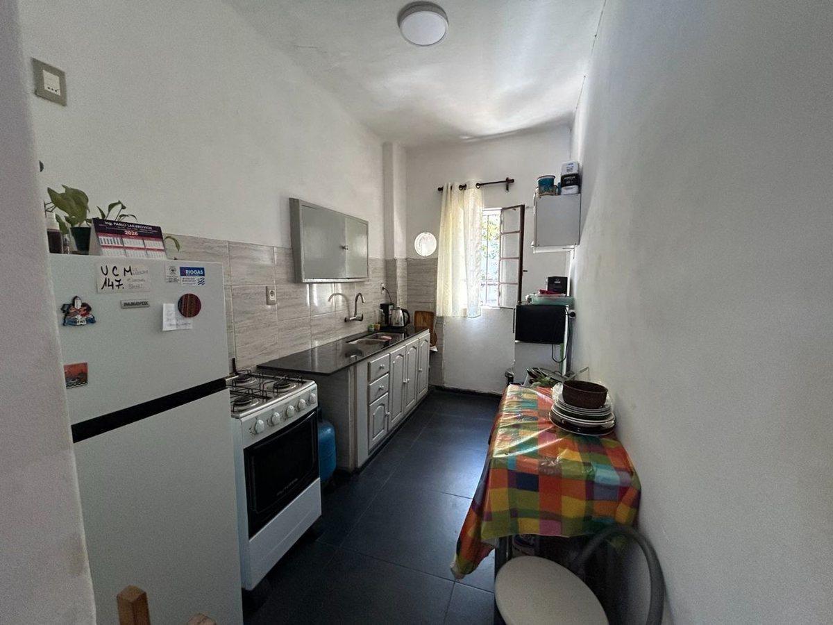 Foto de VENTA DE 2 CASAS CON GARAGE EN REDUCTO, imagen 3